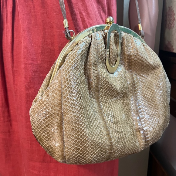 Retro Clutch Purse - Picture 4 of 13